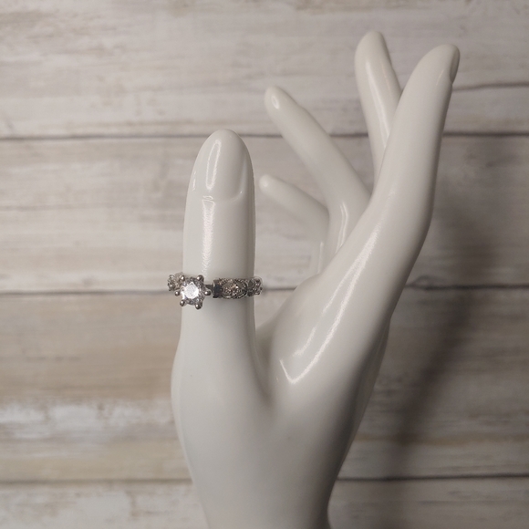 Silver tone Rhinestone Ring - Picture 2 of 8